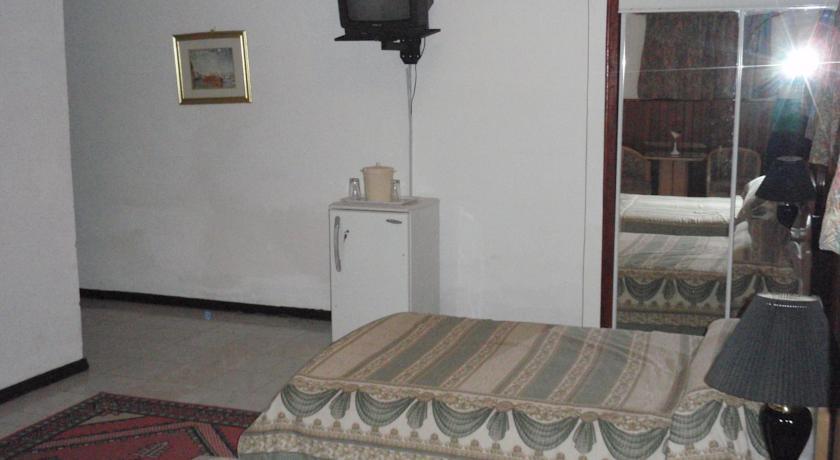 Hill View Hotel West Airport Accra Room photo